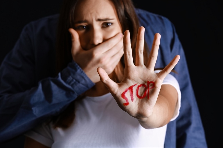 Spettacolo "Speriamo sia maschio" dell'associazione La Farfalla Bianca contro la violenza sulle donne