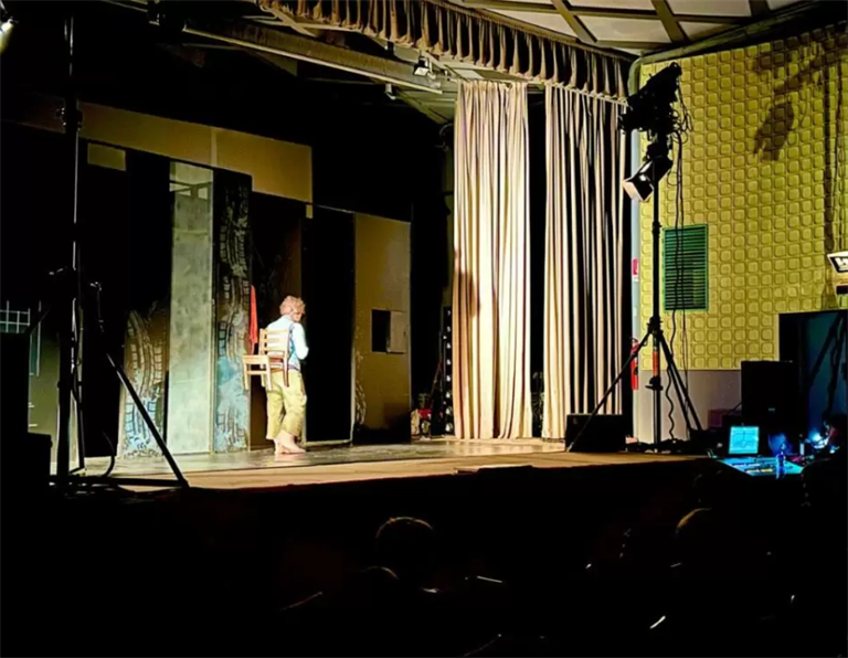 RAGAZZI E RAGAZZI ALLA RIBALTA: VIVERE IL TEATRO, VIVERE LA VITA
