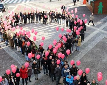 Un abbraccio contro l’Aids: appuntamento sabato alle Due Torri